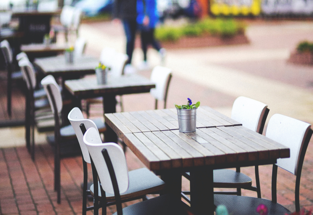 Programul teraselor și restaurantelor a fost prelungit de guvern