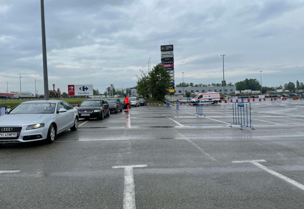 Peste 1300 de persoane s-au vaccinat anti-covid în centrul drive-thru din Ploiești