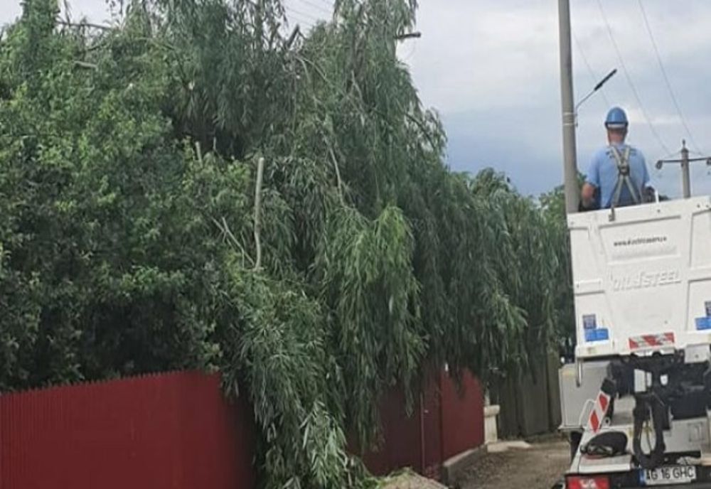 Prahova: Avarii la rețeaua de energie electrică în 24 de localități