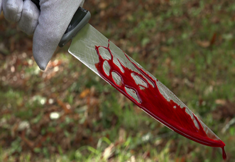 Crimă terifiantă la Albești. Un bărbat și-ar fi înjunghiat tatăl