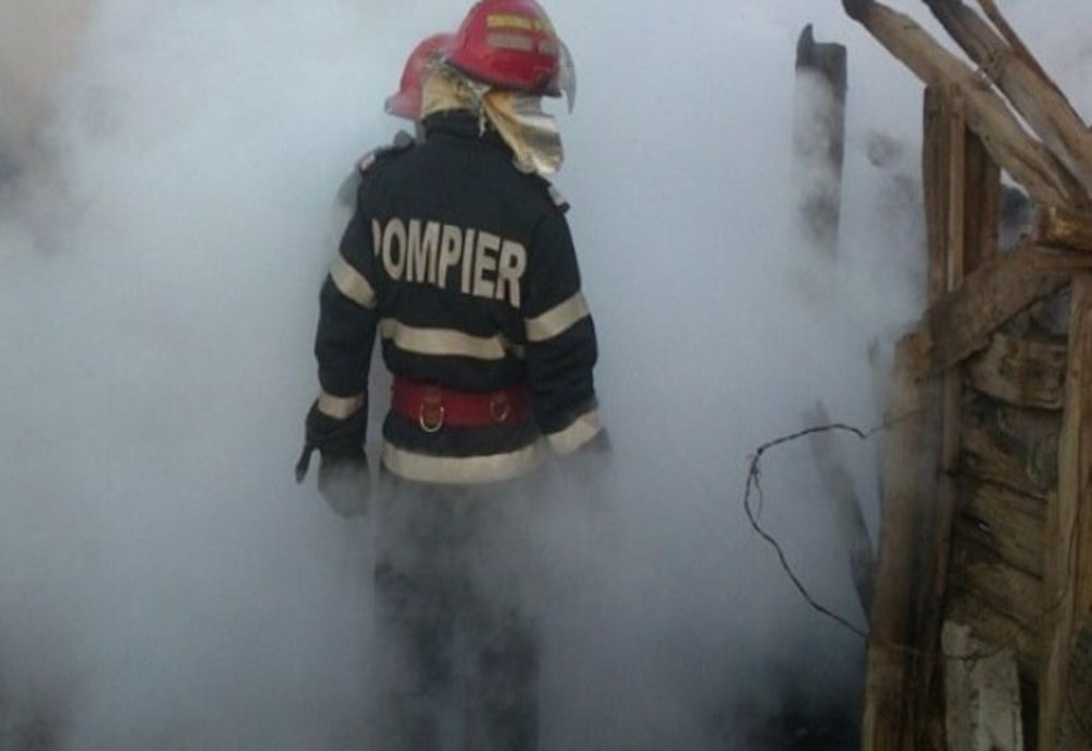 Incendiu în apropierea Spitalului de Pediatrie Ploiești. O bătrână a fost rănită