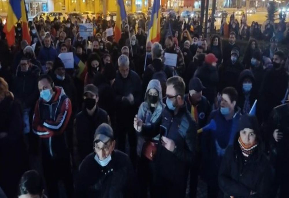 Ploieşti: Zeci de persoane au ieşit să protesteze faţă de restricţiile impuse în contextul pandemiei