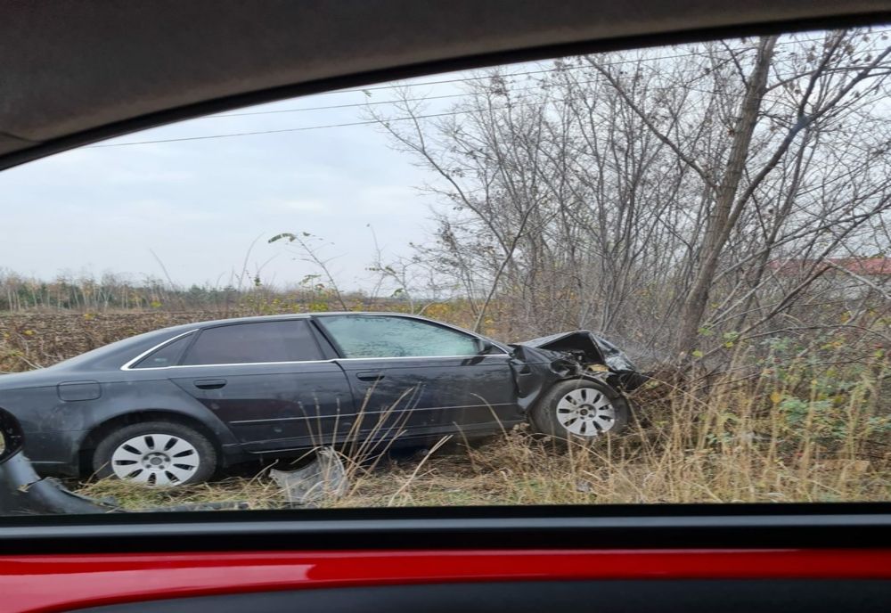 FOTO-VIDEO: Accident pe DN 72, la Bauelemente. Un autoturism a ieșit în decor. Trafic restricționat – UPDATE
