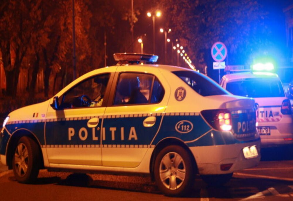 Trei tineri prahoveni s-au filmat pe mașina poliției! Tupeiștii au fost identificați și sancționați!