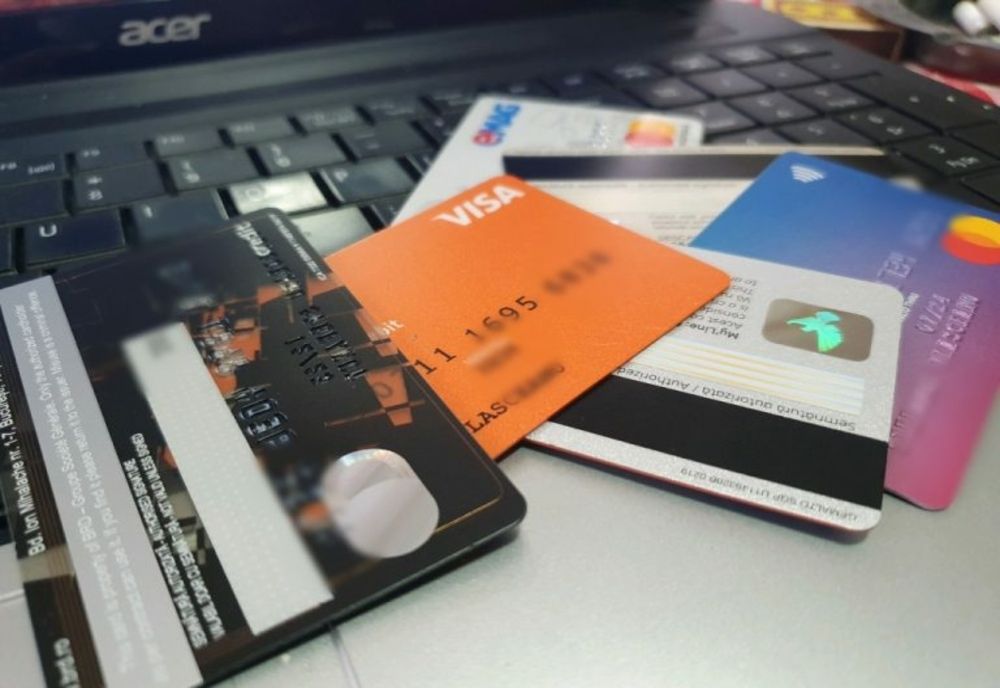 Un ploieștean s-a ales cu cardul clonat după ce a încercat să retragă bani de la două bancomate din zona BIG Sud