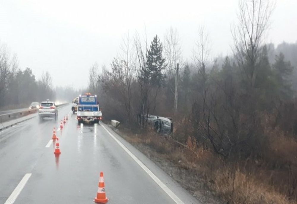 Accident pe DN 1, la Câmpina. O tânără a fost rănită