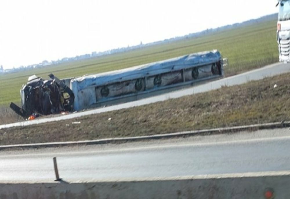 Cisternă cu motorină răsturnată pe Centura de Vest a Ploieștiului. Sunt scurgeri de combustibil