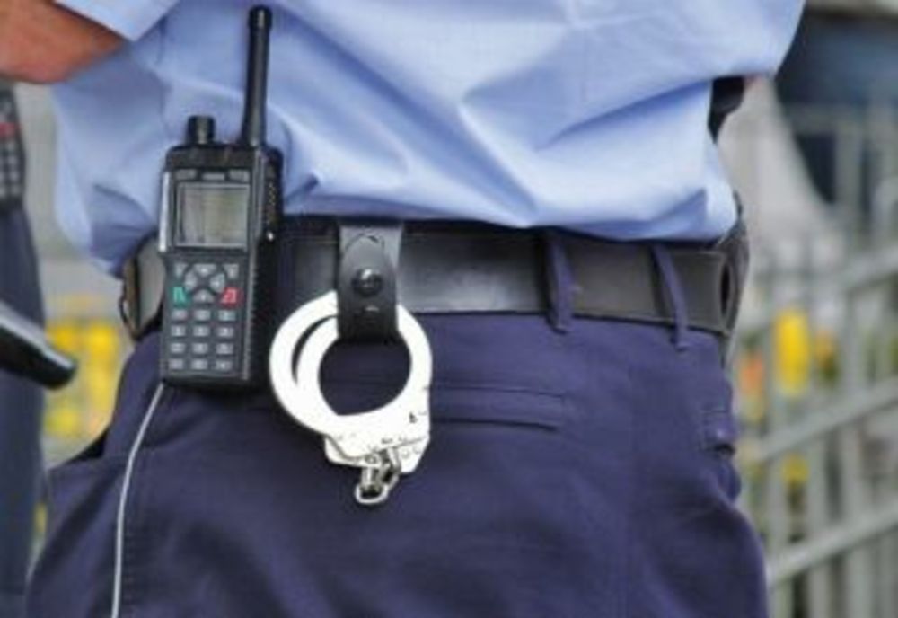  Polițiști din Urlați acuzați că au bătut un copil de 16 ani în secția de Poliție. Adolescentul a ajuns la spital