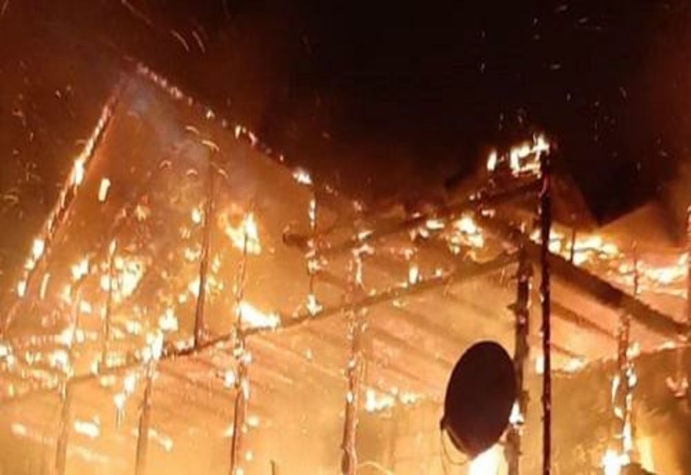 Prahova. Familie rămasă fără casă din cauza unui incendiu