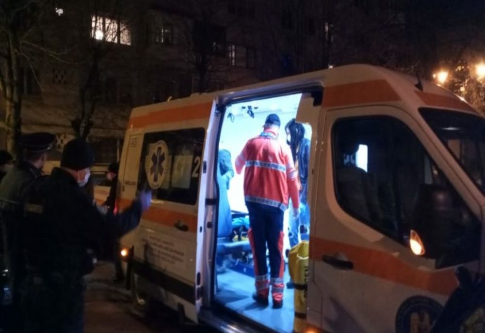 Un prahovean care și-a tăiat picioarele cu flexul, salvat de la moarte de vecini