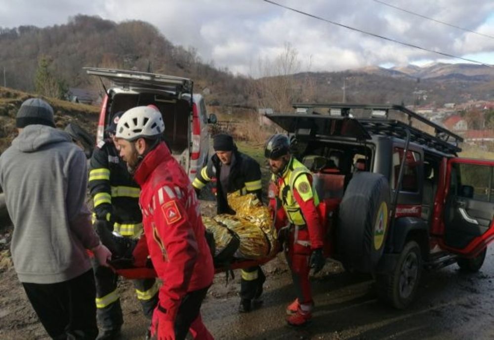 Băiat de 18 ani, în hipotermie și cu fractură gravă, după ce a căzut de pe o potecă, pe Valea Caraimanului