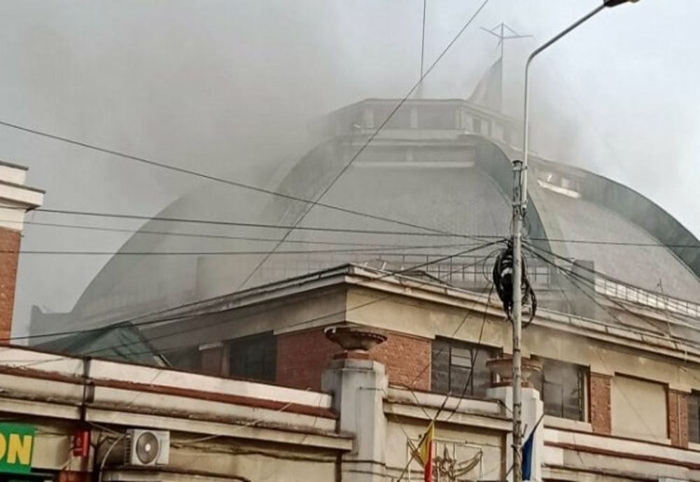 Incendiu la Halele Centrale din Ploiești! Nouă echipaje ISU Prahova, mobilizate la fața locului- VIDEO