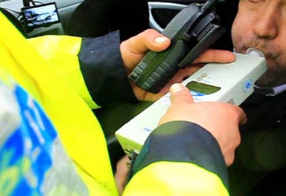 Șofer beat, tras pe dreapta în Câmpina