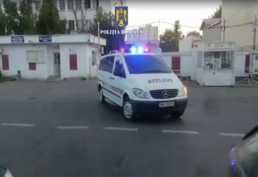 Două ghicitoare din Prahova au înşelat mai multe persoane cu 200.000 lei