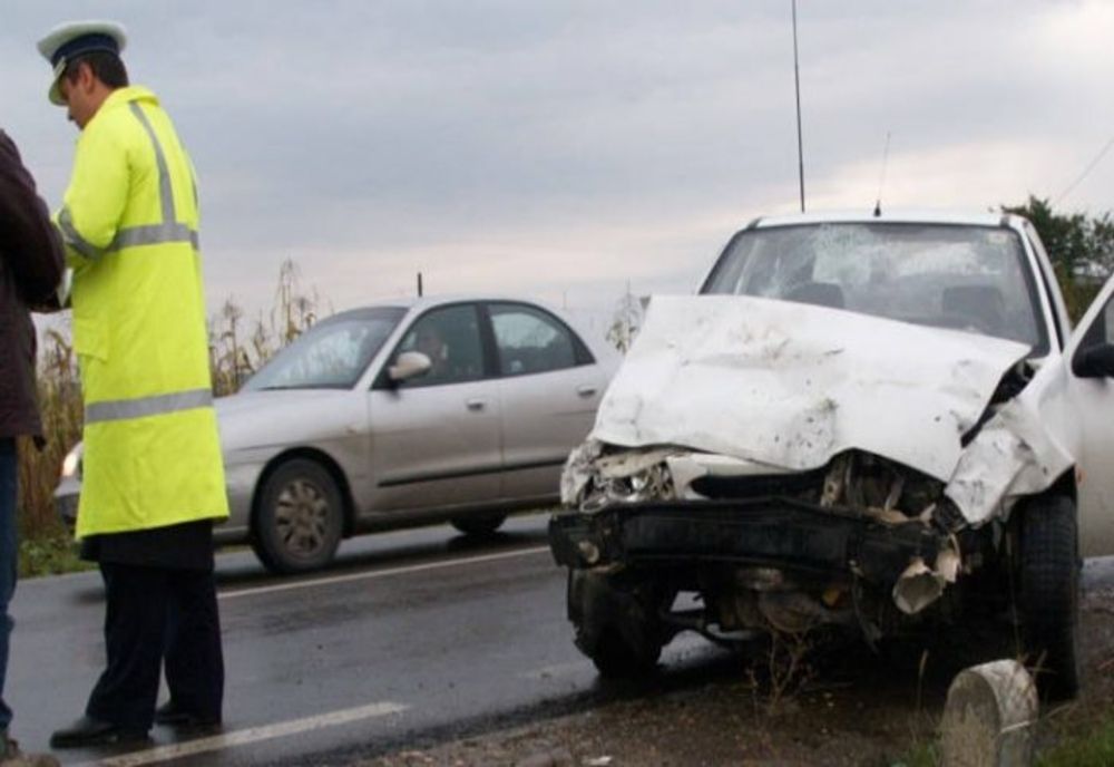 Accident produs pe DN1D, la Albeşti Paleologu. Trei persoane au fost transportate la spital