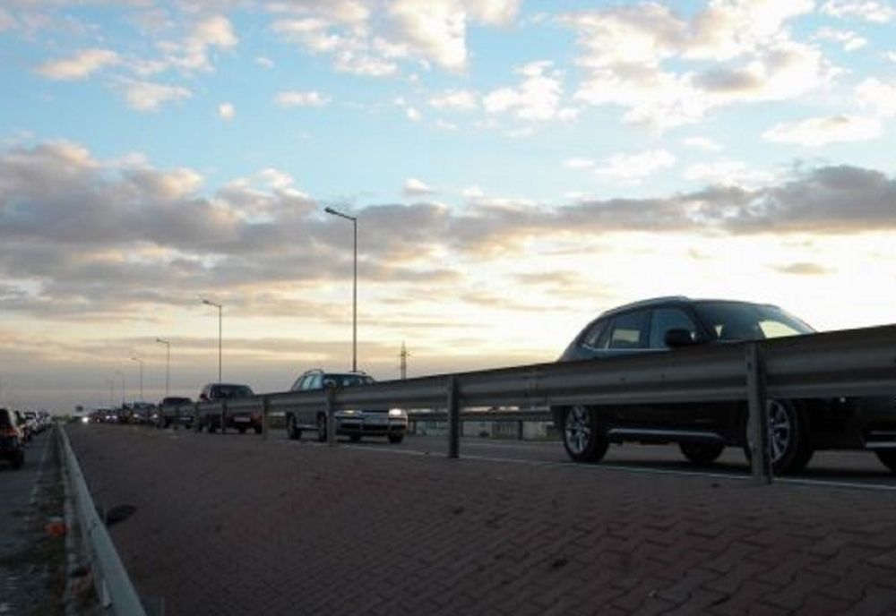 Un tânăr de 22 de ani s-a aruncat dintr-o mașină aflată în mers pe Centura de Vest a Ploieștiului