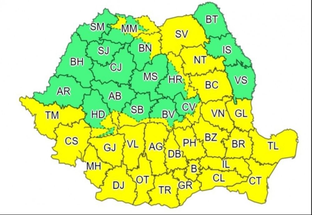 Cod galben de furtuni valabil până luni dimineaţa, în 33 de judeţe şi Capitală