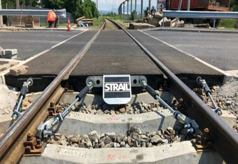 Trafic restricţionat într-o localitate din Prahova pentru efectuarea de lucrări de reparaţii la trecerea la nivel cu calea ferată 