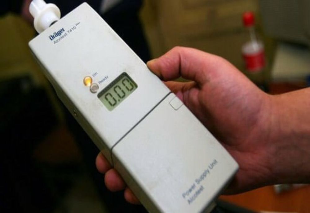 Dosar penal pentru doi polițiști care au suflat în etilotest în locul unui șofer, elev la Școala de Poliție de la Câmpina