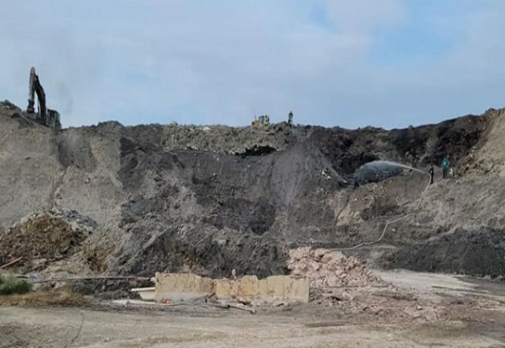 Firma care administrează groapa de gunoi din Băicoi, controlată de Garda de Mediu