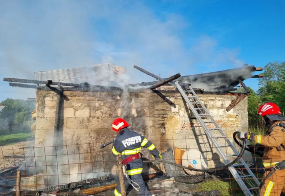 Prahova. Incendiu la o casă din Brebu