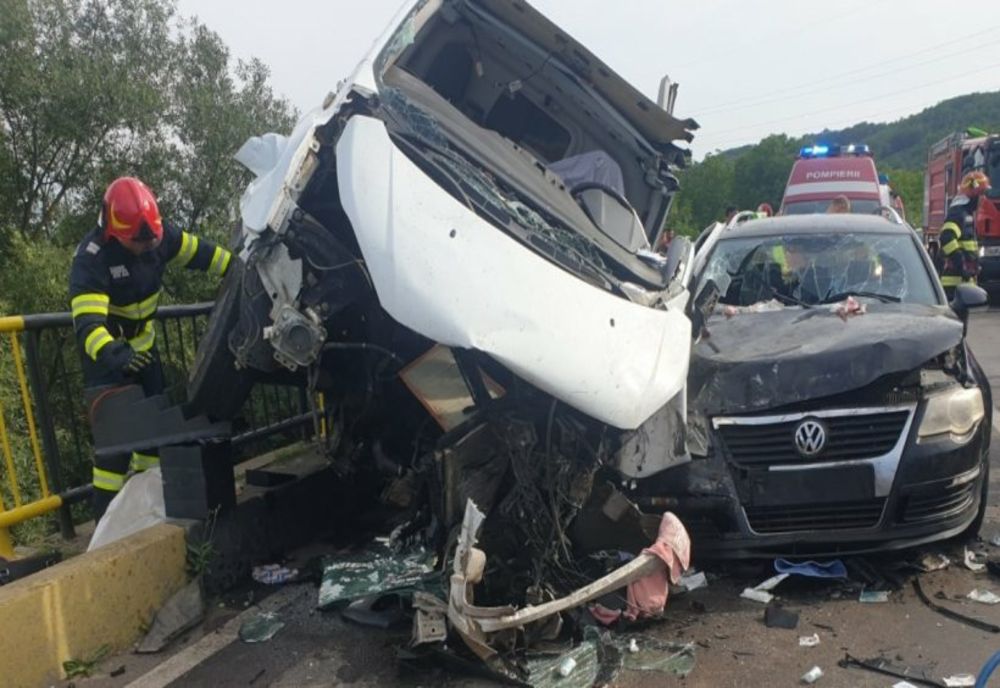 Accident cumplit la Teişani, Prahova. Un bărbat a murit, iar alte 9 persoane sunt rănite