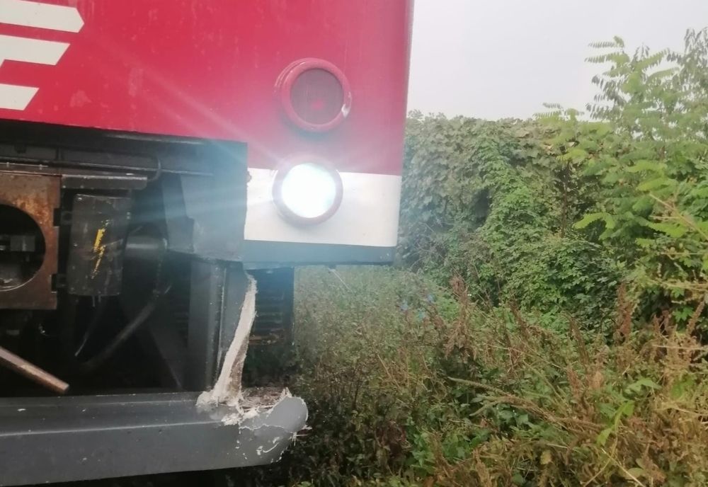 Accident feroviar luni dimineață în Prahova. Un autoturism a fost acroşat de un tren