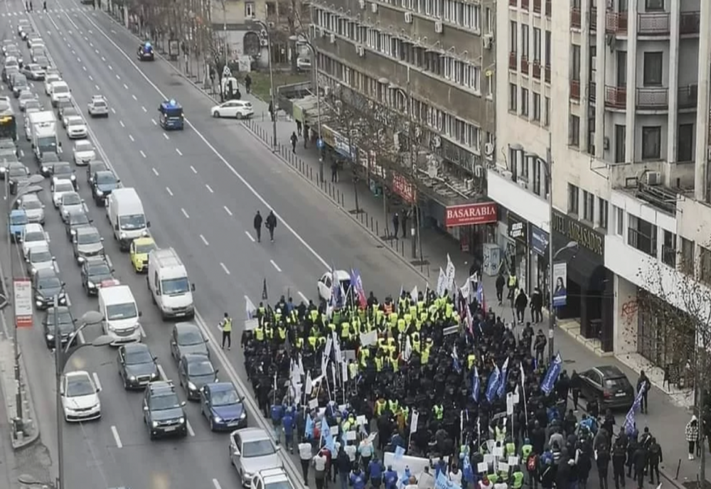 Polițiștii și angajații din penitenciare ies în stradă