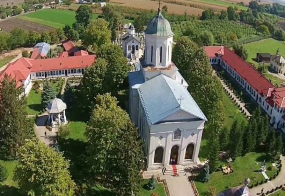 Tânără lovită în cap de o creangă ruptă de vânt, la Mănăstirea Ghighiu