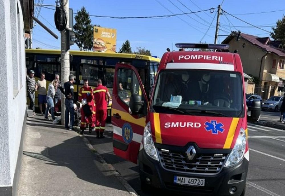 Prahova. Bătrân de 82 de ani lovit de autobuz, pe str. Mărășești