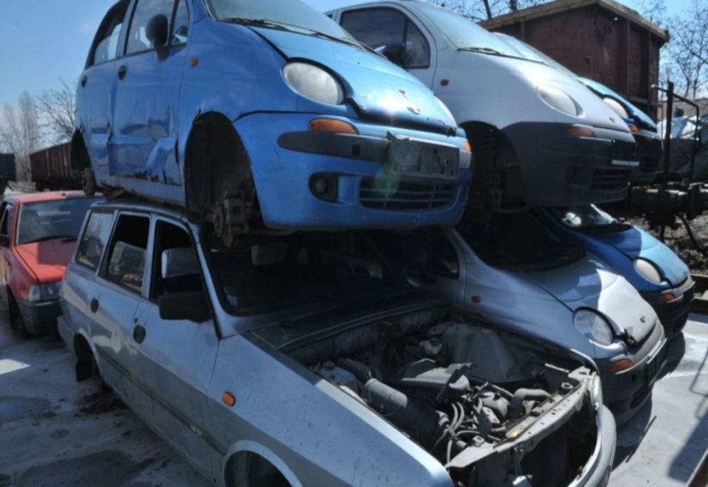 Programul ”Rabla local” începe la jumătatea lunii octombrie. Cei care îşi casează maşinile nu mai sunt obligați să își cumpere altă mașină