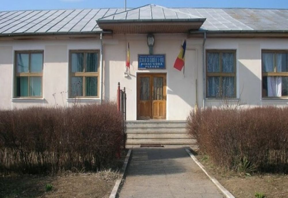 Alertă de incendiu la o școală din Prahova, vineri dimineață. Patru echipaje ISU intervin la fața locului