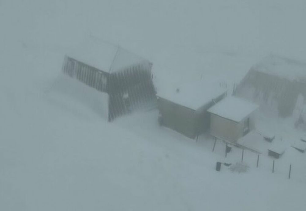 Turist iranian rănit, căutat prin noapte și viscol de salvamontiști din două județe