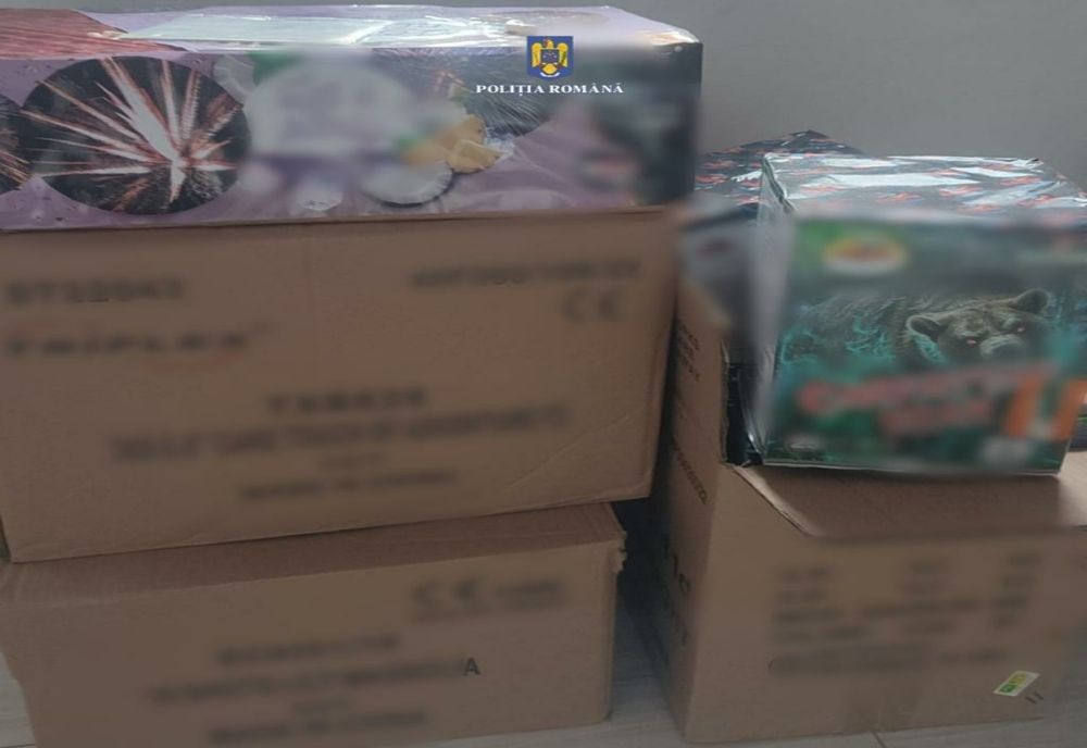 Prahova. Două tone de petarde şi artificii, găsite de poliţişti după percheziţii în Râfov