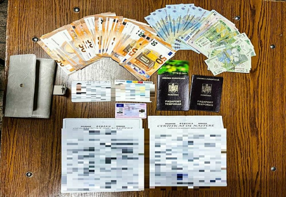 Portofel pierdut, plin cu bani şi acte, găsit în centrul Ploieştiului de Jandarmii Grupării Mobile din Ploieşti