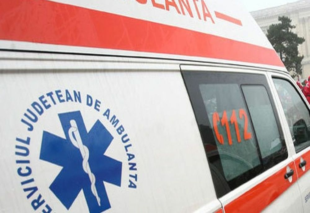 Accident cu trei autoturisme implicate, în Ploieşti. Trei victime, printre care o femeie însărcinată