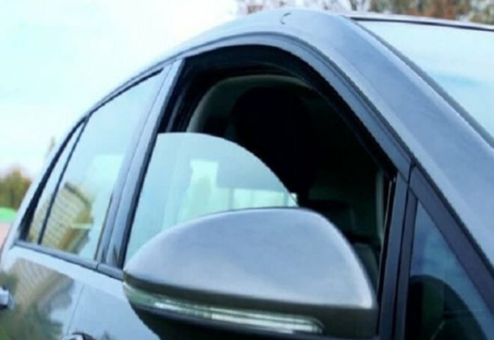 Prahova. O tânără a rămas fără telefonul pe care l-a lăsat în mașină cu geamul portierei deschis