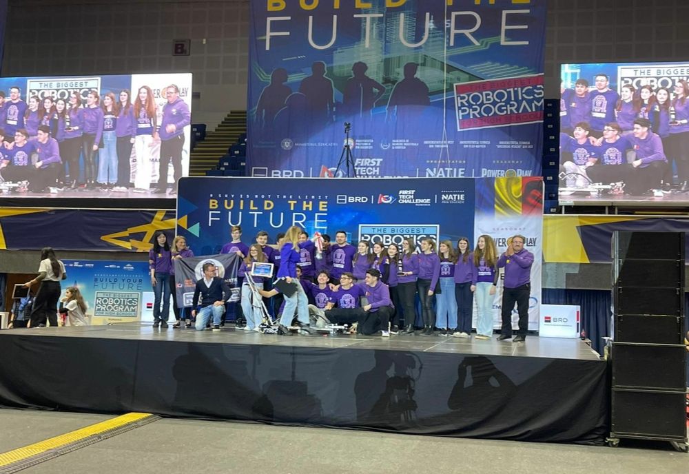 Elevii Colegiului Național Mihai Viteazul din Ploiești, cei mai buni la concursul național de robotică