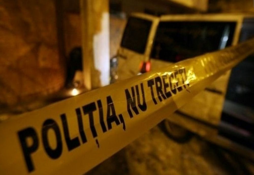 Prahova. Un bărbat a intrat în secția de Poliție și a mărturisit că a înjunghiat pe cineva. Victima tocmai fusese descoperită decedată, în locuință
