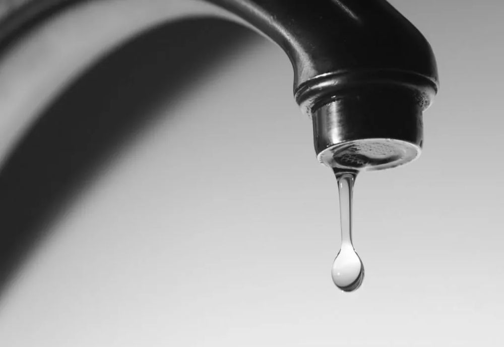 Apă contaminată cu arsen, în două comune din Prahova. DSP a interzis consumul