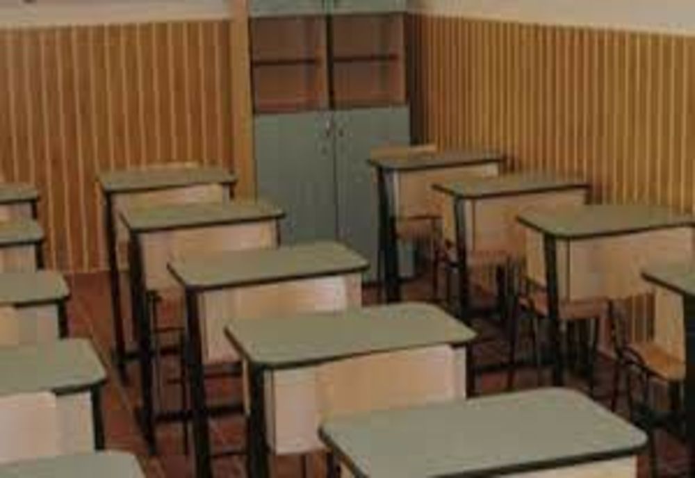 Anchetă la o școală din Prahova: Doi elevi de 13 ani au simulat acte de natură sexuală asupra unui profesor