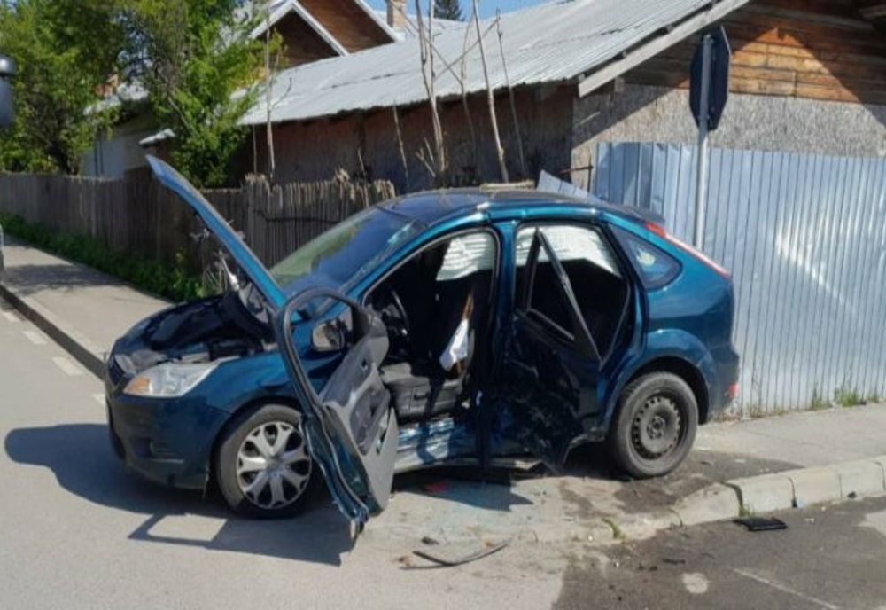 Prahova. Accident rutier la Urlaţi. Două femei au fost rănite, una dintre ele a rămas încarcerată