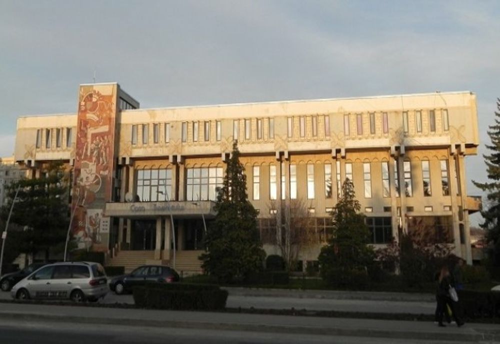 Prahova. Scandal într-un hotel din Câmpina. Un client a luat la pumni un angajat al unității