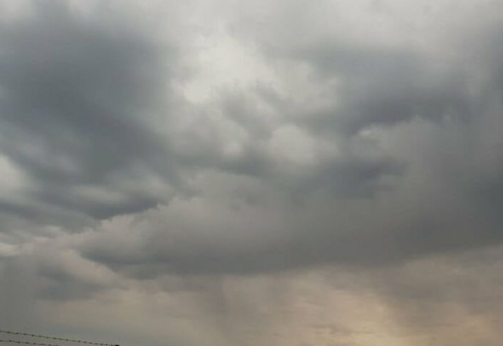 Alertă meteo de instabilitate atmosferică, până miercuri seară