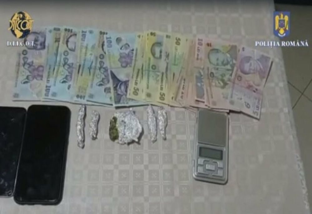 Patru tineri arestați preventiv, la Ploiești, pentru trafic de droguri. De unde erau clienţii acestora