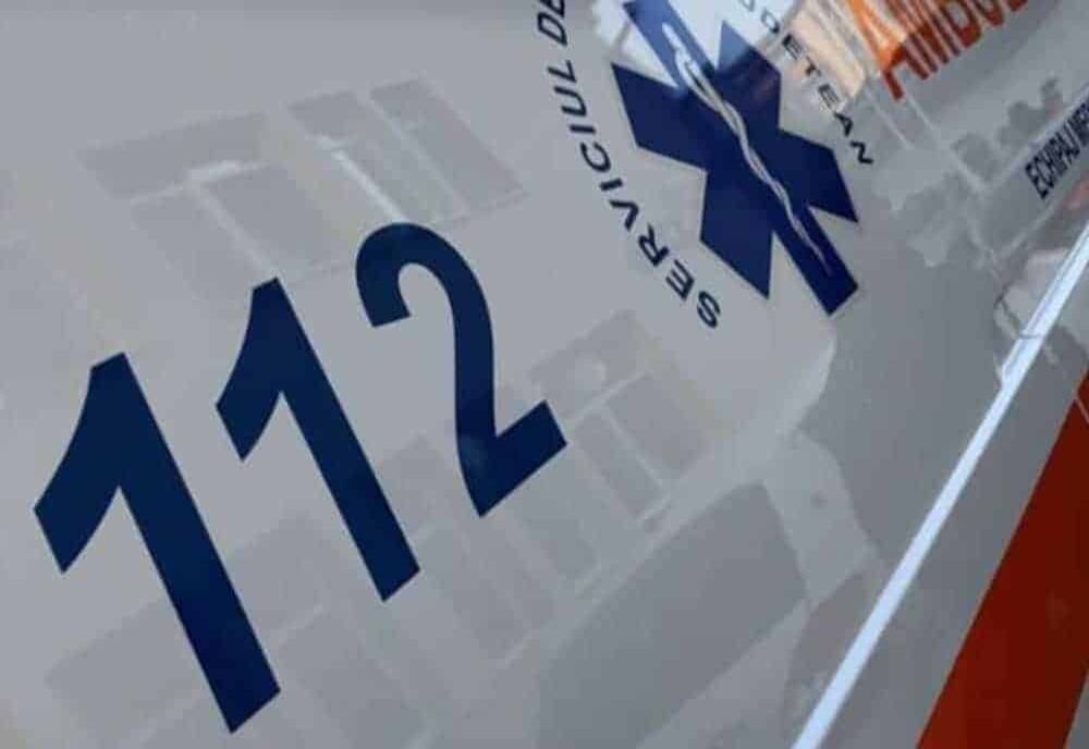 Bărbat lovit mortal de un autoturism pe un drum județean din Prahova. Trafic blocat 