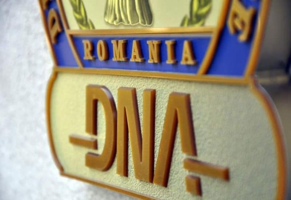 Doi băieți deștepți, reținuți în dosarul DNA al șpăgilor din energie. Alți doi puși sub control judiciar