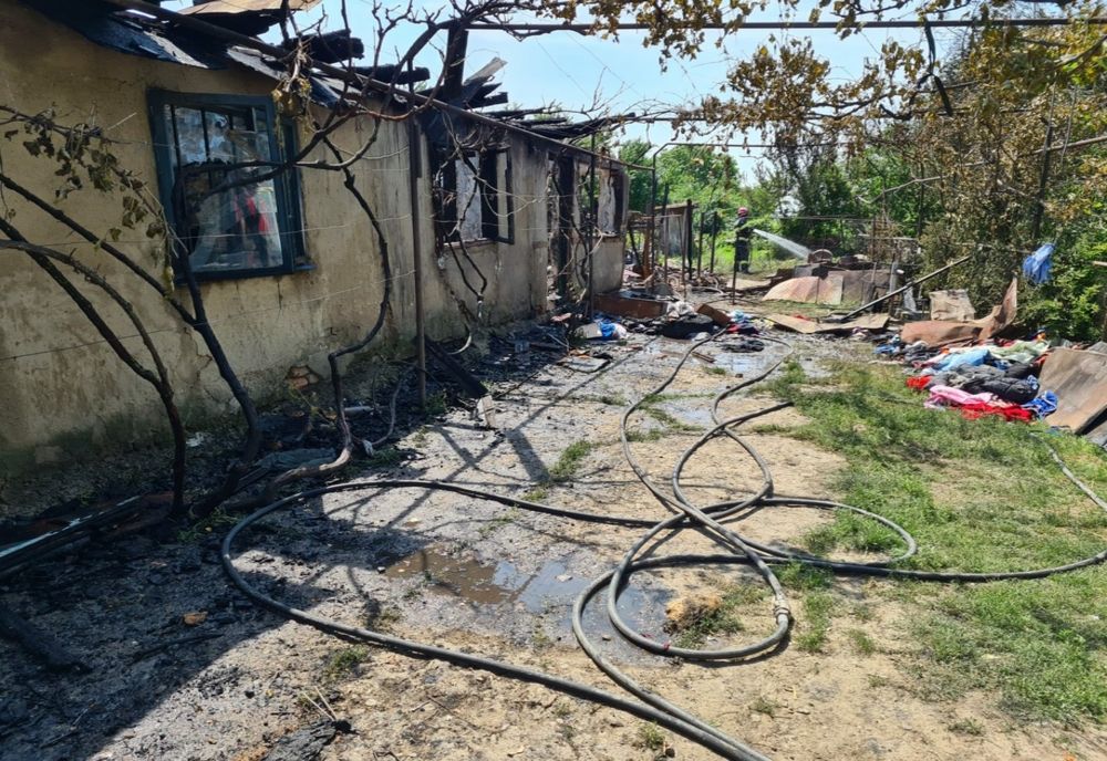 Prahova. Incendiu la o casă din satul Buda, din cauza unei sobe improvizată