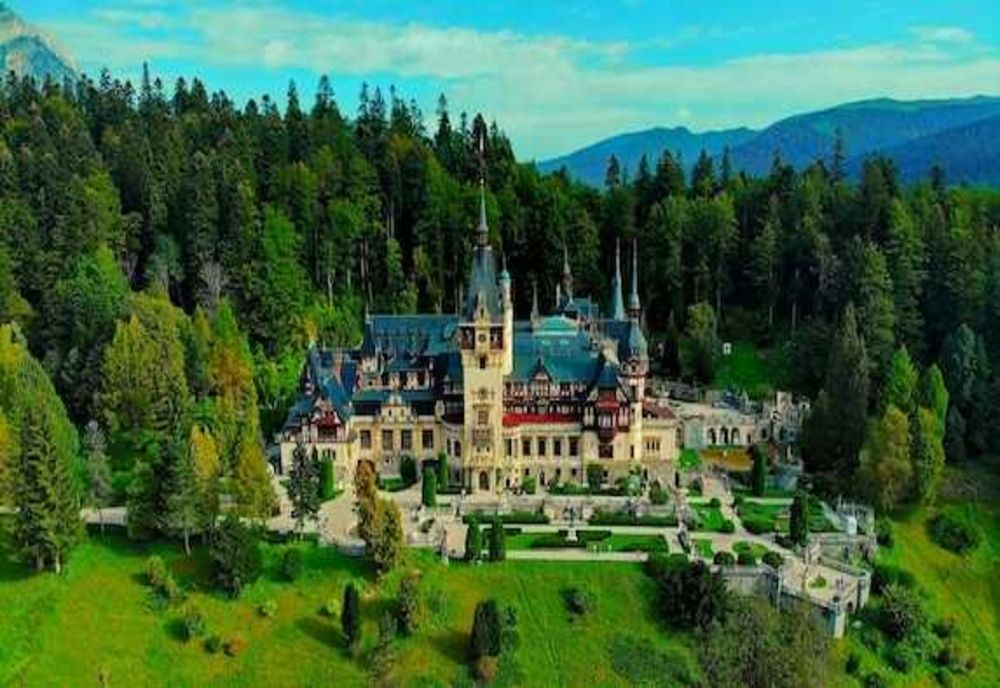 ISTORIE ȘI EVOLUȚIE: CASTELUL PELEȘ DIN SINAIA
