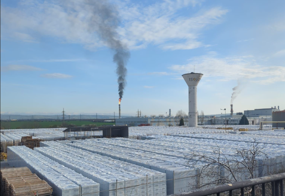 FUM DENS LA RAFINĂRIA LUKOIL PLOIEȘTI DIN CAUZA UNEI CĂDERI DE TENSIUNE